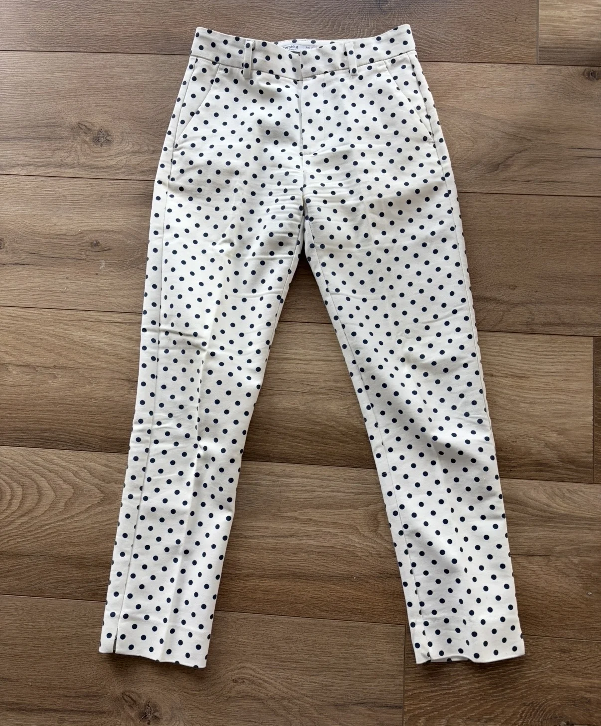 Beli pantaloni so tocki br.32 - 1